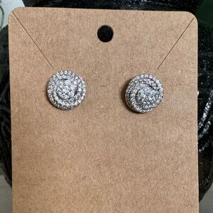 NWOT flower stud earrings